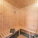 Дом отдыха Cozy In With Jacuzzi