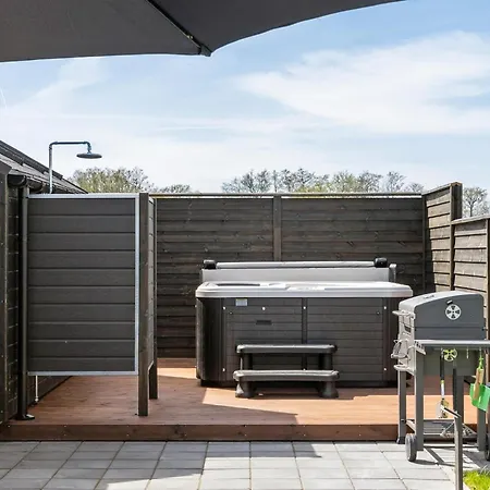 Hébergement de vacances Cozy In With Jacuzzi Frorup