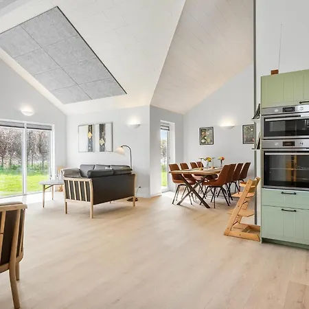 Cozy In With Jacuzzi Frorup